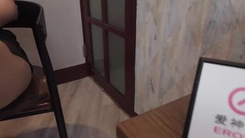EMX025 I was fucked by my English teacher Wu Wenqi