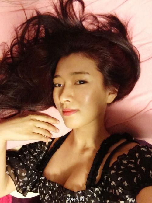 Good Gunpowder (Chen Zhaoxia, Chen Banruo)-The Temptation Selfie of Big Breasted Yujie
