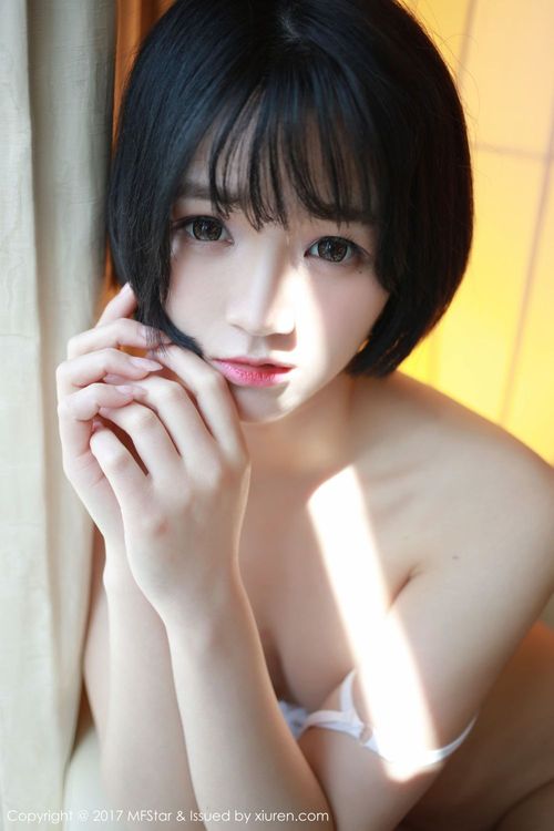 Short-haired girl Yue Ye goblin black lace semi-transparent underwear